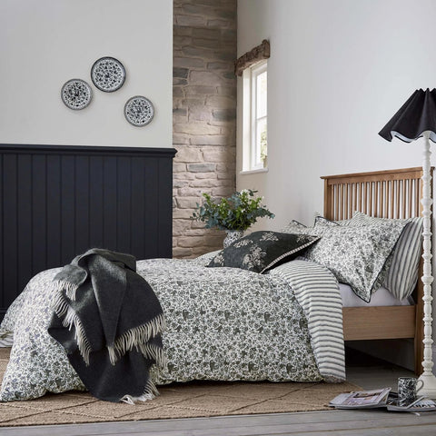 Burleigh X Bedeck of Belfast Regal Peacock Charcoal & White Duvet Set