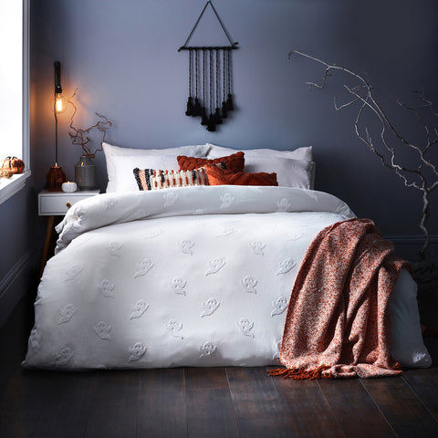 The Linen Yard Ghost Tufted Halloween White Duvet Set